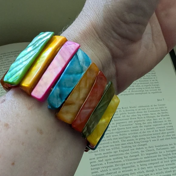 Colorful Shell Bracelet - Picture 3 of 7
